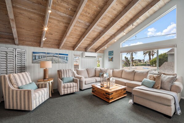 TV, DVD player, stereo - Unwind in the spa or walk to the beach! The Sandy Starfish (Del Mar)