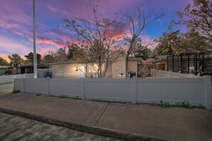 House, 4 Bedrooms | Property grounds