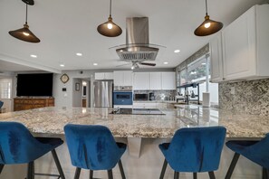 House, 4 Bedrooms | Private kitchen | Fridge, oven, dishwasher, coffee/tea maker