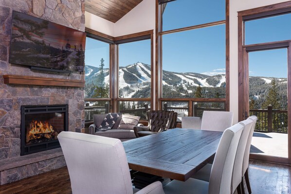 Interior - Lakota Summit | Across From Ski Resort | Movie Theatre & Video Games | Hot Tub (Winter Park)