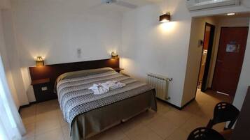 In-room safe, free WiFi, bed sheets