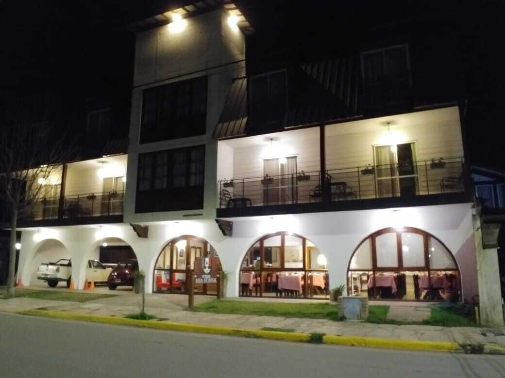 Mặt tiền nơi lưu trú - ban đêm