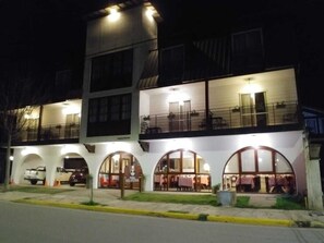 Front of property – evening/night - Posada Mia Nonna (Villa General Belgrano)