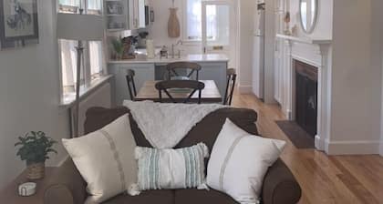 Winter Rental Only - Charming Sears & Roebuck Bungalow Cottage