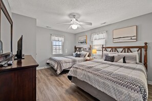 4 Schlafzimmer, Schreibtisch, Bügeleisen/Bügelbrett, kostenloses WLAN