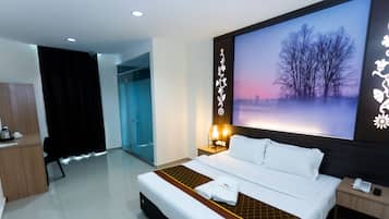 Quarto luxo | Roupas de cama premium, escrivaninha, cortinas blackout