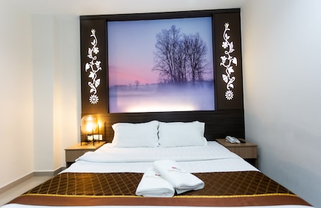 Deluxe Room | Premium bedding, desk, blackout drapes, iron/ironing board