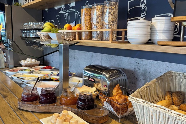 Daily buffet breakfast for a fee