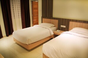 In-room safe, free WiFi, bed sheets