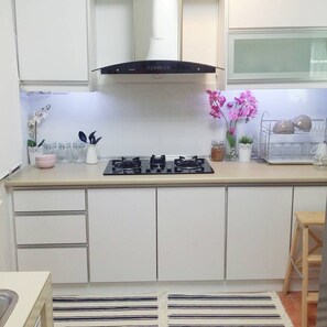 Private kitchen - Love the vicinity of KLCC & Genting from your home (Sentul)