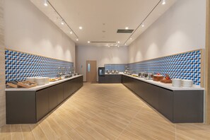 Free daily local cuisine breakfast - Holiday Inn Express Kaifeng City Center by IHG (Kaifeng)