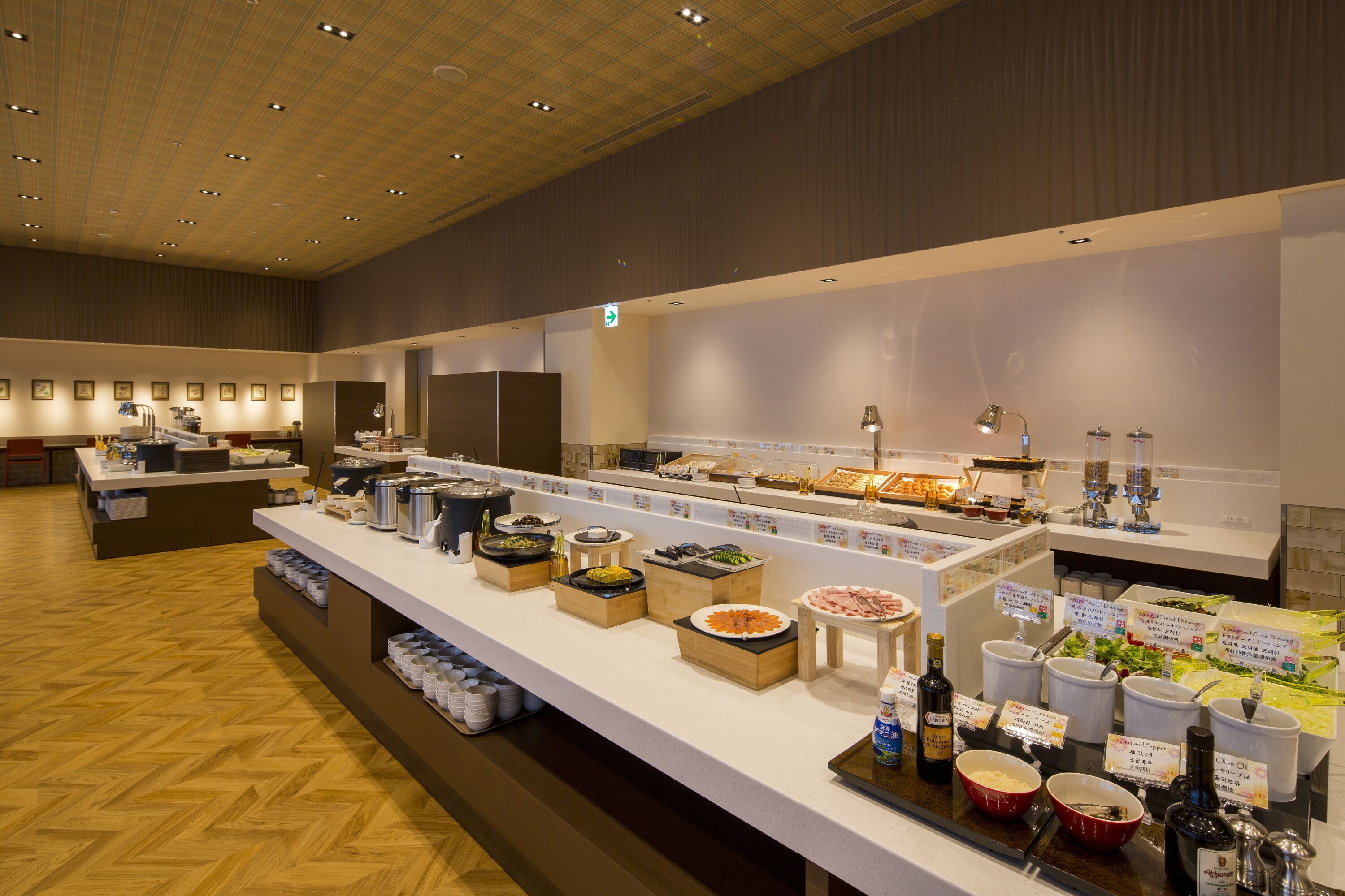 daily buffet breakfast (jpy 4000 per person)
