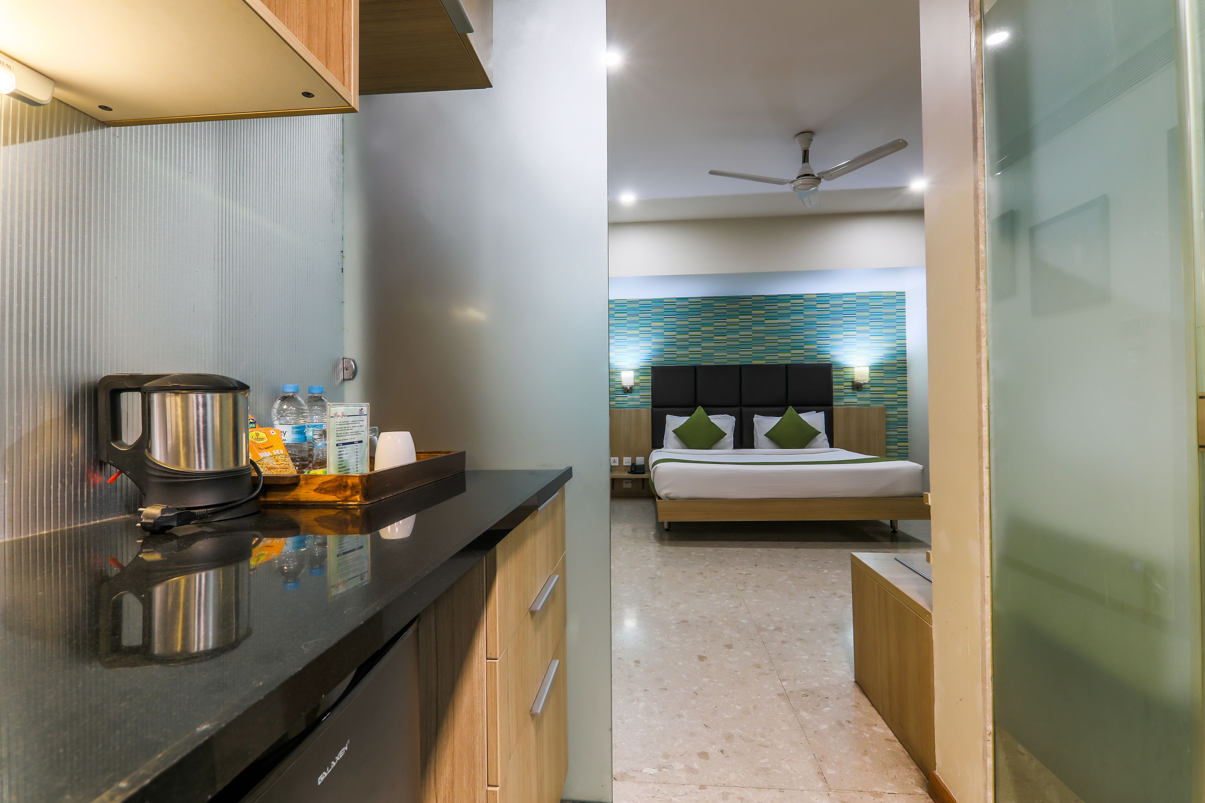 Deluxe Room, 1 Double Bed | Minibar, desk, blackout drapes, soundproofing