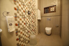 Shower, towels - Lumino Highrange (Devikolam)