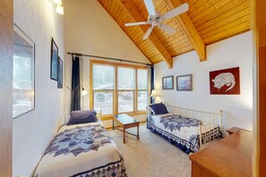 3 bedrooms, iron/ironing board, WiFi, bed sheets