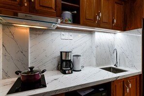 Fridge, microwave, dishwasher, coffee/tea maker