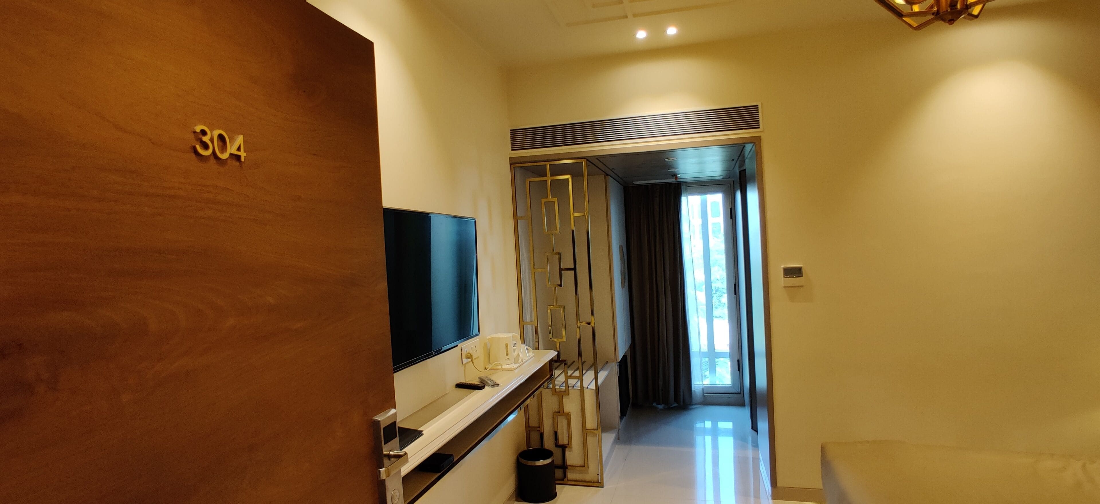 Habitación Deluxe con 1 cama matrimonial o 2 individuales | Ropa de cama de alta calidad y caja de seguridad en la habitación 