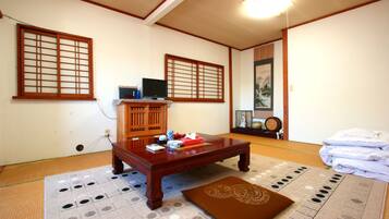 Standard Family Room, Smoking | Desk, free WiFi, bed sheets