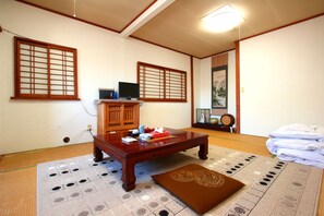 Standard Family Room, Smoking | Desk, free WiFi, bed sheets - Ryokan Kibun (Chikujo)