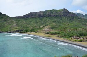 Plage, sable noir