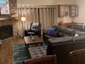 Smart TV, fireplace, books - Beautiful Park City/Heber Townhome w/Hot Tub - 10min from Resorts (Heber City)