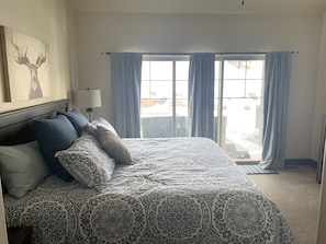 3 bedrooms, in-room safe, iron/ironing board, WiFi