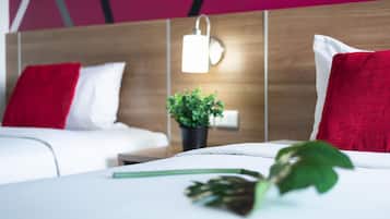 Standard, 2 Twin Beds, Non Smoking, City View | ์ฑ
์, ๋
ธํธ๋ถ ์์
๊ณต๊ฐ, ์๋ง ์ปคํผ, ๋ฌด๋ฃ WiFi