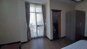 Kamar Double Deluks, balkon, pemandangan kota | Fasilitas kamar