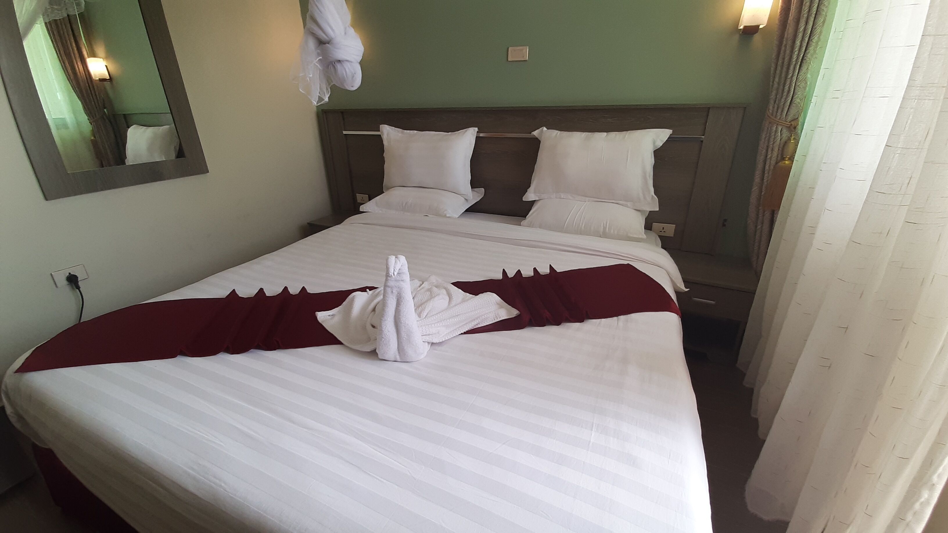 deluxe single room, balcony, city view | 1 bedroom, pillow-top beds, minibar, desk