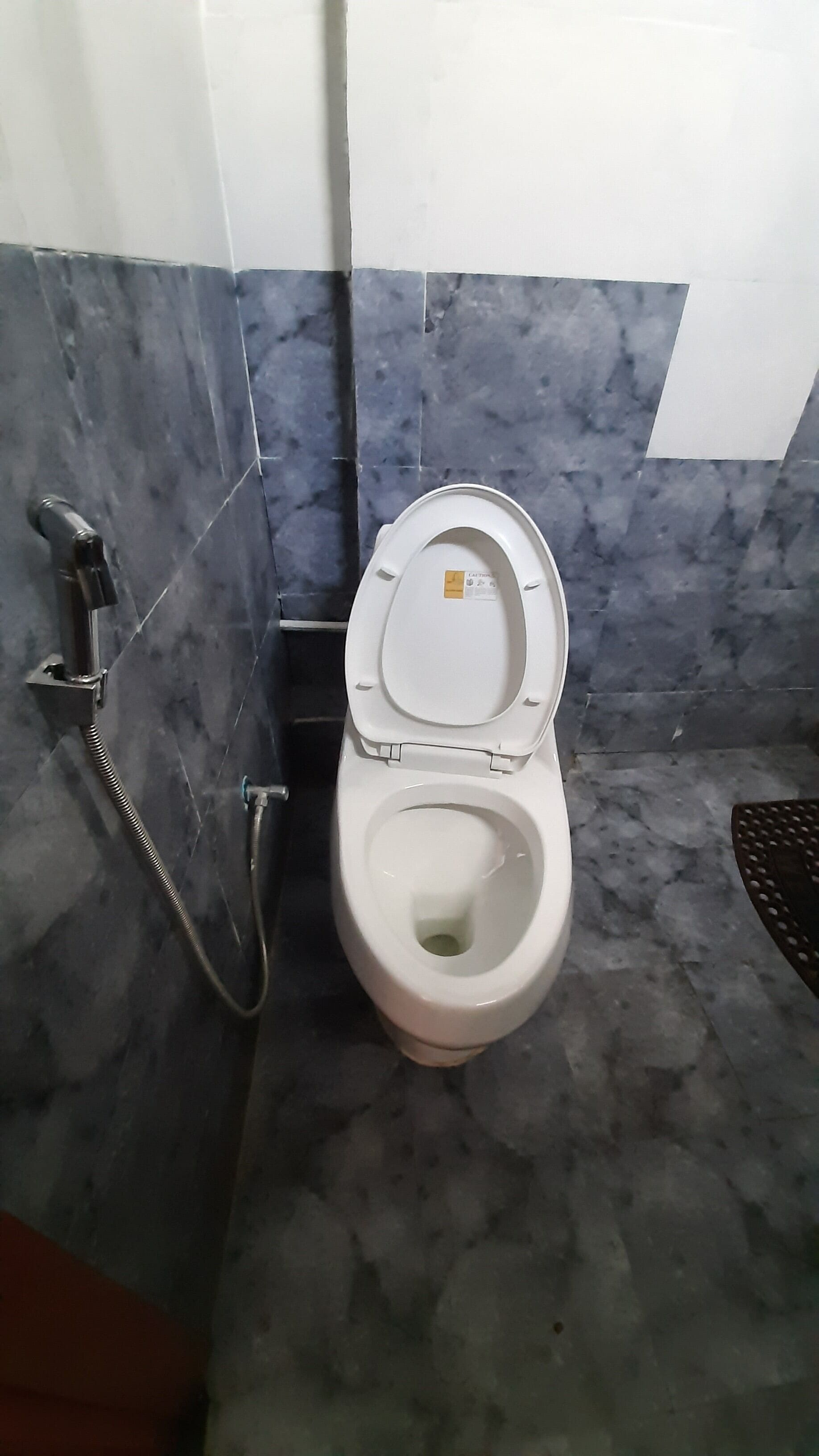 standard king room | bathroom | rainfall showerhead, free toiletries, slippers, towels