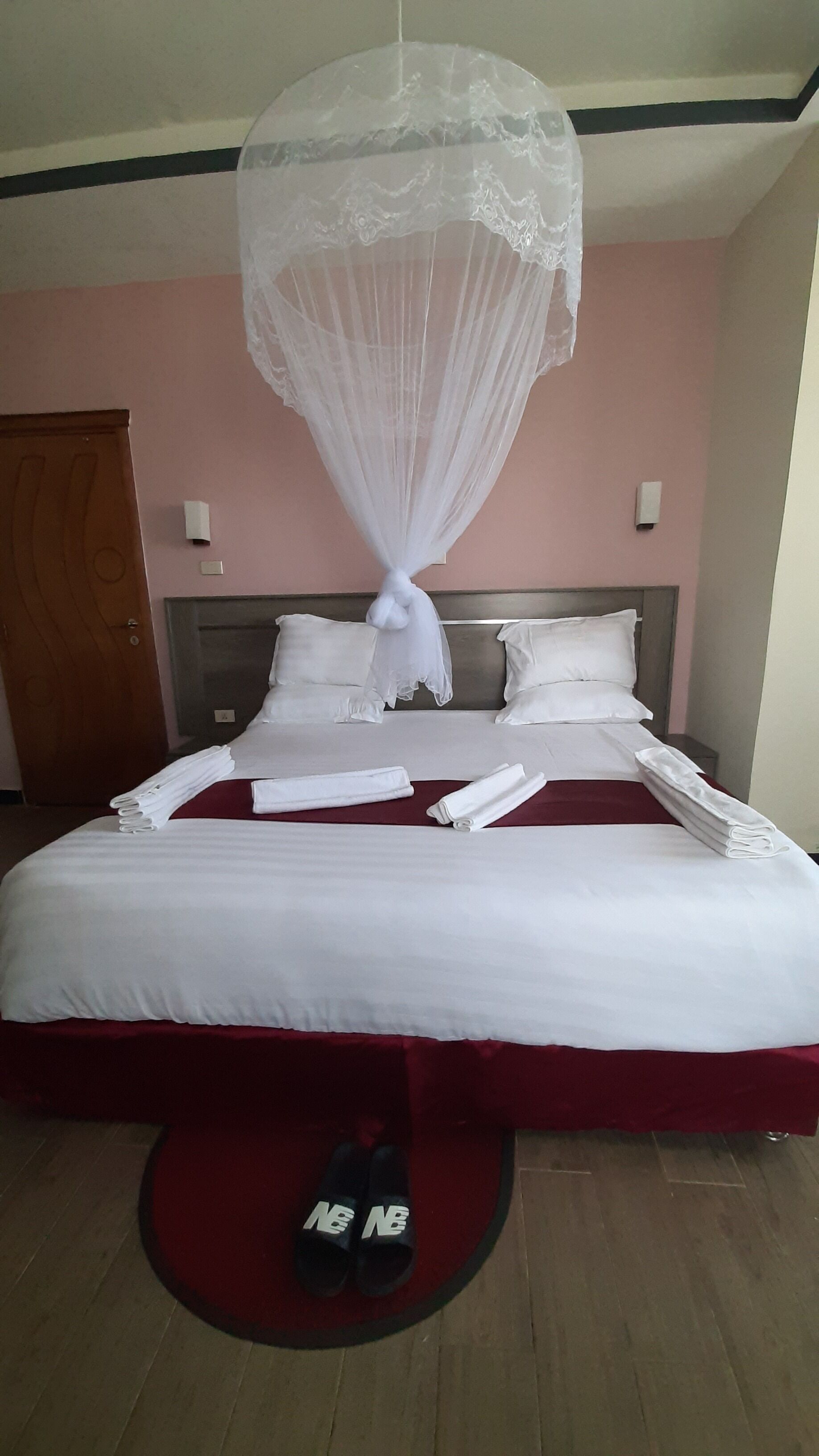 deluxe double room, balcony, city view | 1 bedroom, pillow-top beds, minibar, desk