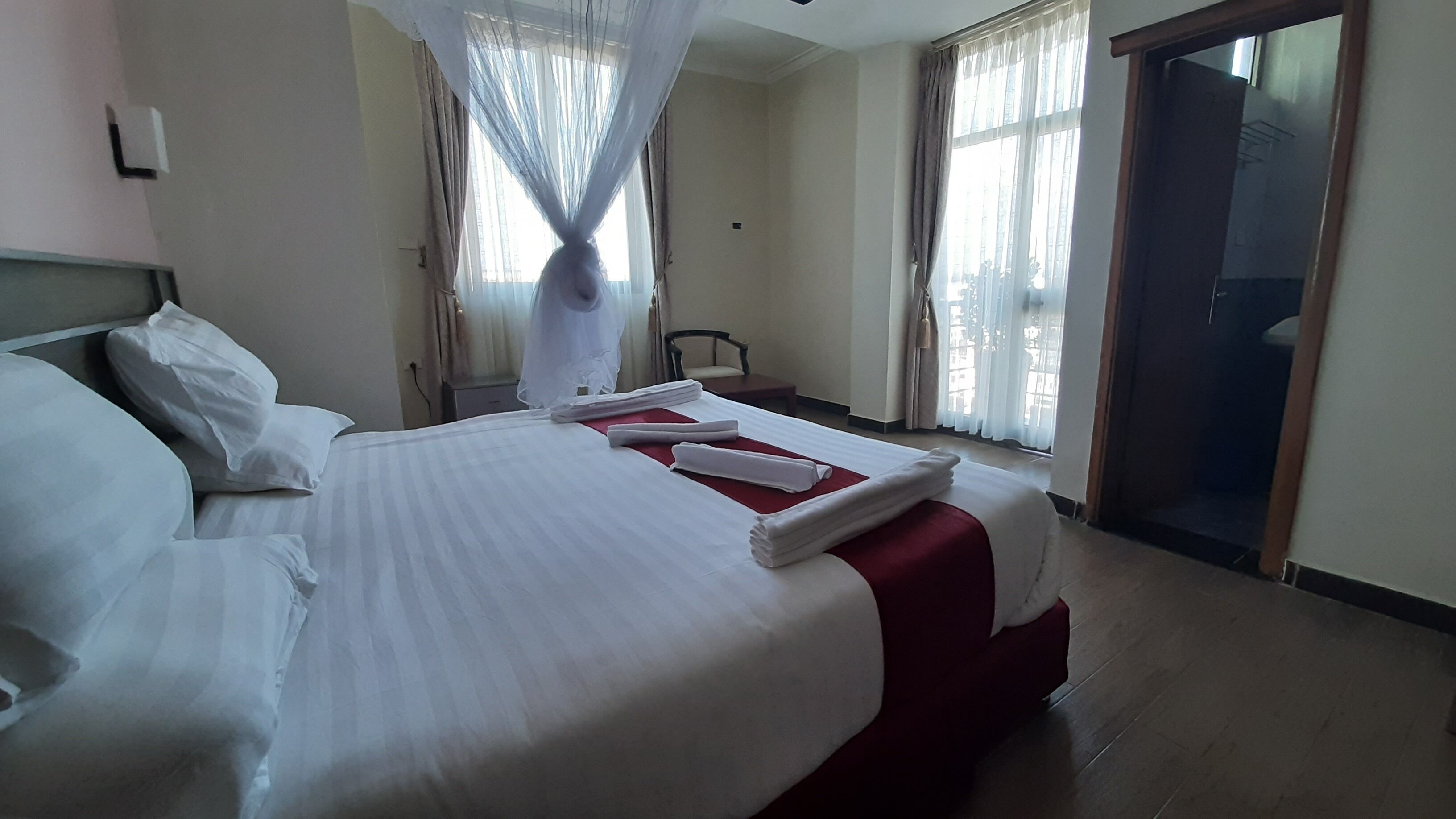 Pillowtop beds, minibar, desk, laptop workspace