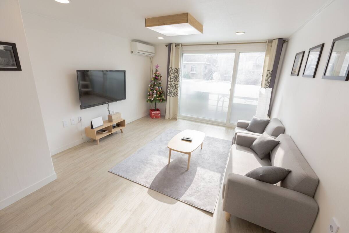 Standard Suite (#2) | Living room