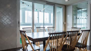 Standard Suite | In-room dining