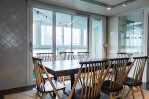 Standard Suite | In-room dining - Sio R-Suite (Seoul)