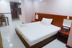 Deluxe Room | Desk, rollaway beds, free WiFi, wheelchair access - Coastal Hotel Iloilo (Leganes)
