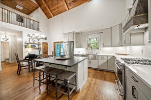 Fridge, microwave, oven, stovetop - Sweet Retreat, Mountain View, Outdoor Fireplace, Community Lake, Dog Friendly! (Blowing Rock)