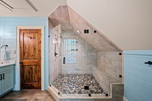 Douche, articles de toilette gratuits, serviettes fournies