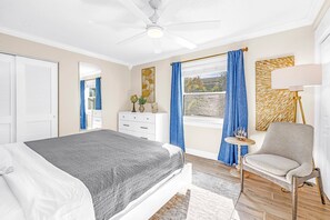 6 chambres, bureau, fer et planche à repasser, lit parapluie