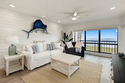 DIRECT Oceanfront, FULLY-UPDATED 2BR/2BA, Vilano Bch, 7 mins to downtown St.Aug!