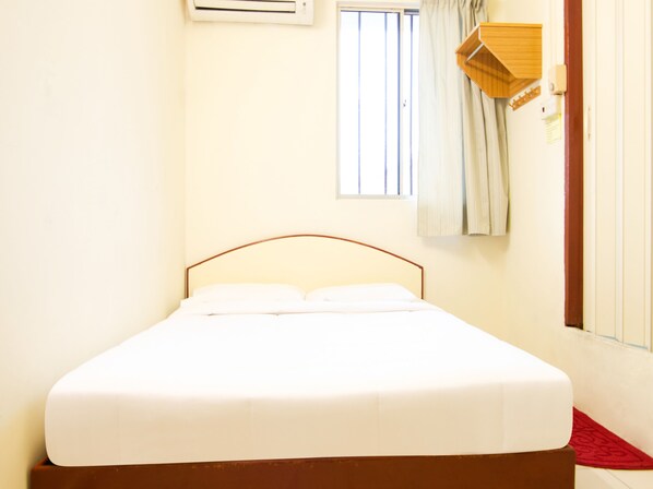 Standaard tweepersoonskamer | Een bureau, gratis wifi, beddengoed