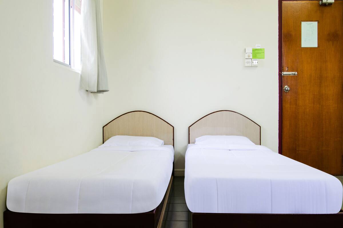 Standaard Twin kamer | Een bureau, gratis wifi, beddengoed