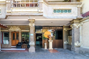 Exterior - OYO 1927 Hotel Candra Adigraha (Denpasar)