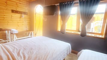 Quadruple Room | Blackout curtains, soundproofing, iron/ironing board, free WiFi