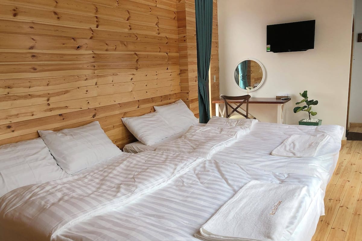 Blackout drapes, soundproofing, iron/ironing board, free WiFi