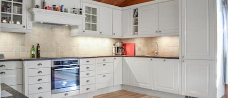 Kühlschrank, Ofen, Herdplatte, Geschirrspüler