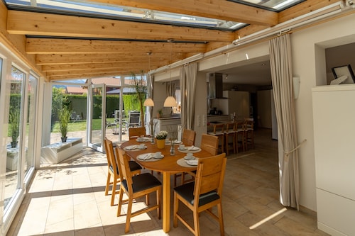 Astara- komplettes Haus in bester Lage mit Privatgarten