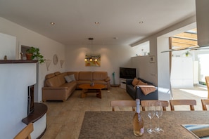 Smart TV, fireplace, table tennis