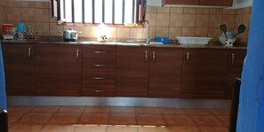 Dusche, Haartrockner, Bidet, Handtücher