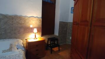 2 dormitorios, tabla de planchar con plancha, wifi gratis y ropa de cama